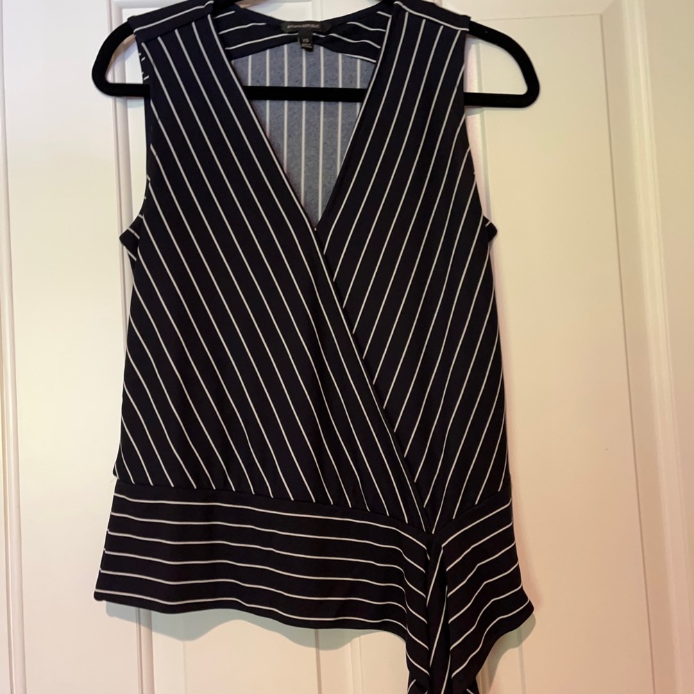 Banana Republic woman’s xs faux wrap striped sleeveless top - Picture 6 of 8